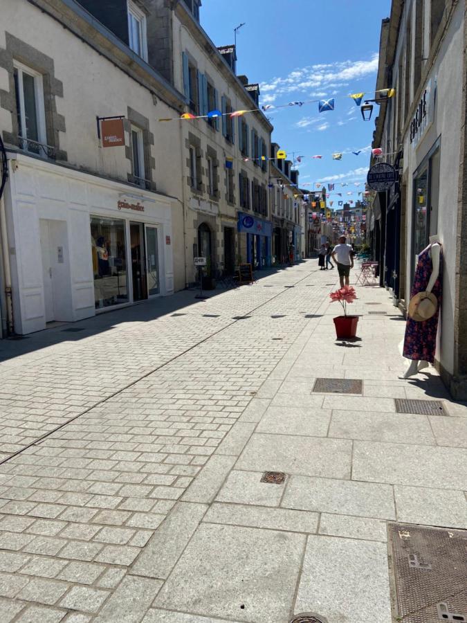 Votre Mini Maison En Plein Coeur Du Centre Ville -Terrasse - Et Parking Prive Sur Place Clos - Draps Et Menage Inclus コンカルノー エクステリア 写真